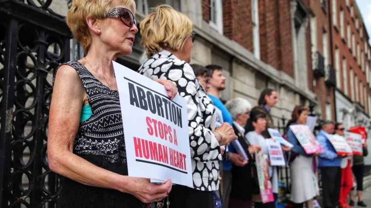 &Scaron;panjolska donosi novi zakon: Molitelji protiv abortusa koji stoje ispred bolnica i vrijeđaju žene moći će zavr&scaron;iti u zatvoru