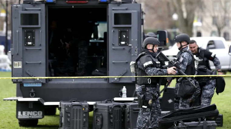 FOTO Amerikanci oglasili kamper FBI-a iz 2005. godine. Koristila ga je kriminalno-istražna agencija, jedva da su ga vozili