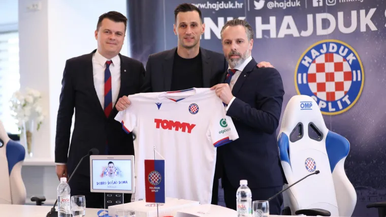 Kalinić na službenom predstavljanju: 'Igrao sam protiv Juventusa, a mislio na Slaven Belupo na Poljudu'