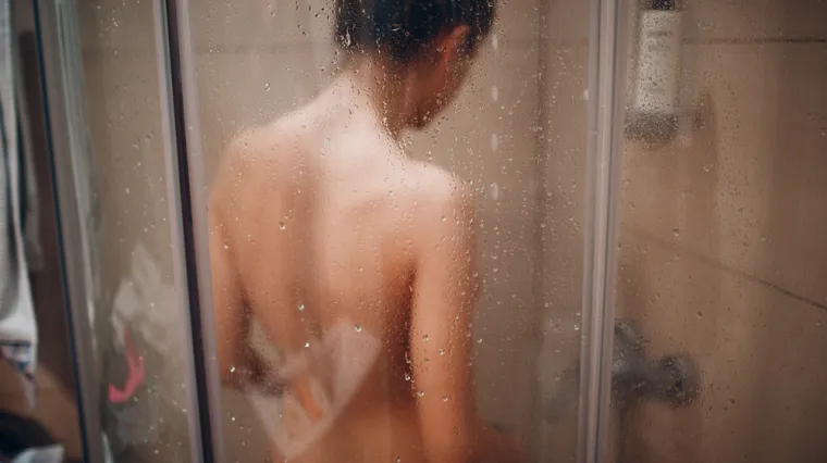 Stariji susjed joj virio kroz prozor pa je pozvao na red: 'E, sad si stvarno pretjerala s tim toplesom'