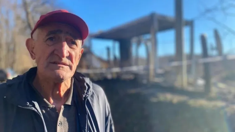 Mirko je u &scaron;oku, vatra je progutala sve &scaron;to imao, a noć je proveo kod susjeda. Čeka drugi kontejner, treba i perilicu, hladnjak, TV...