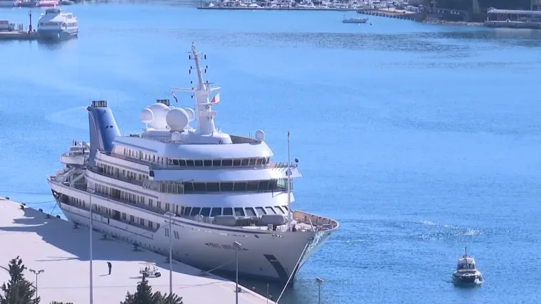 U Dubrovnik uplovile prve megajahte, najavljuju najbolju sezonu do sada. Hoteli polako pune kapacitete