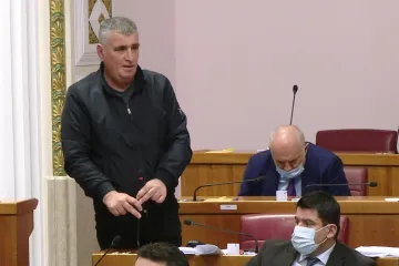 Miro Bulj u Saboru o 'odugovlačenju' provjera potpisa za referendum: 'Ovo je pljuvanje narodu i demokraciji u usta'