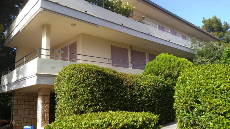 Državne nekretnine objavile na &scaron;to je sve potro&scaron;en novac u vili na Hvaru oko koje su 'zaratili' Banožić i Milanović