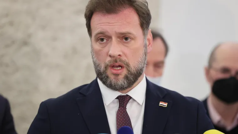 Banožić o vili na Hvaru: 'Zbog predsjednika i njegove zviždaljke ja ispadam lo&scaron; u javnosti'