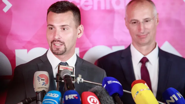 Splitski gradski vijećnik: 'Ivo&scaron;ević je pomahnitali pilot, a Ivica Puljak stjuard. Građani s njima lete u sigurnu smrt'