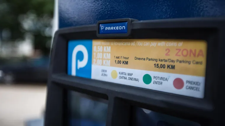 Zaživio Bandićev projekt star 12 godina, ali građani u Mostaru rade sve kako bi izbjegli plaćanje: Zakrčili prilaze zgradama