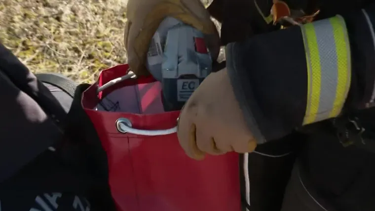 Tvrtka je stare, iskori&scaron;tene cerade pretvorila u - izdržljive torbe za vatrogasce i HGSS-ovce!