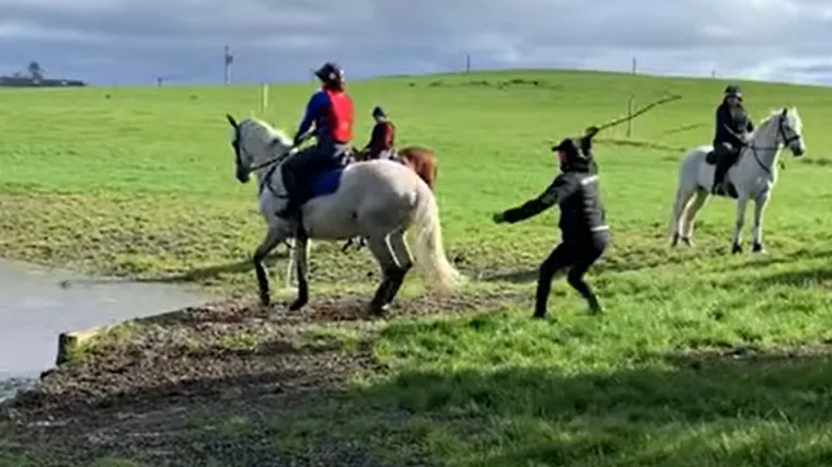 Zlatni konjanički olimpijac tukao konja na treningu, odale ga snimke na dru&scaron;tvenim mrežama. Potom se stao ispričavati