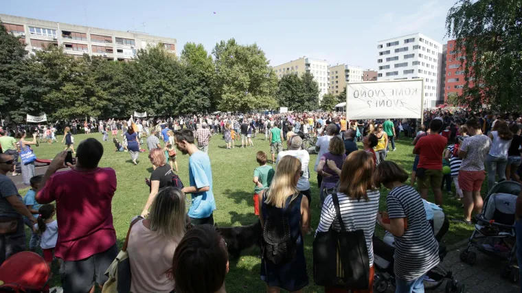 Domovinski pokret tvrdi da je crkva na Savici važna za građane. Protiv nje su prosvjedovale tisuće građana i Toma&scaron;ević