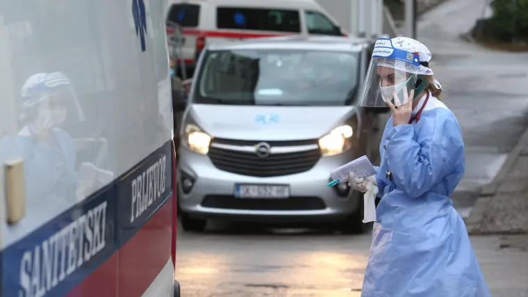 Pijan divljao na hitnoj i pla&scaron;io osoblje: Izvadio je nož i urlao 'Sam ću si krv izvaditi!'