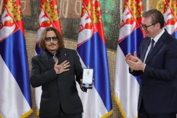 Aleksandar Vučić uručio odlikovanje Johnnyju Deppu pa ga zagrlio: 'Imam jaku vezu s vašom zemljom. Najbitnije je...'
