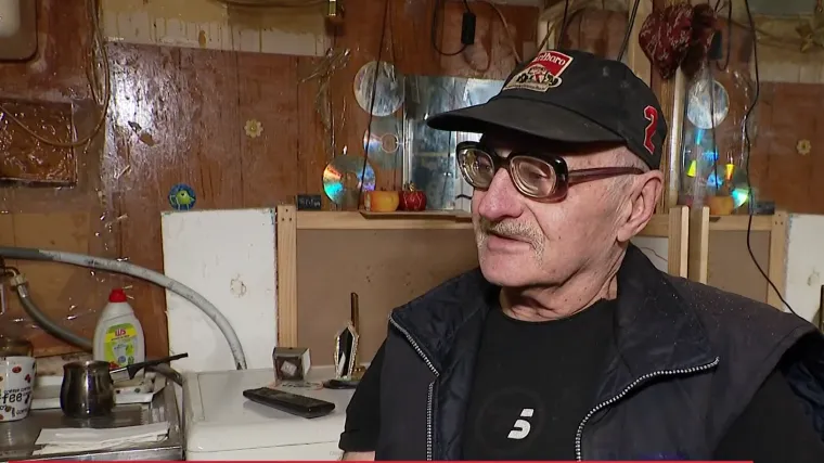 Cijepljenje po kućama, on kaže: 'Ja sam slijep, invalid 100%. Neka se cijepe svi, neka to već jednom prođe!'