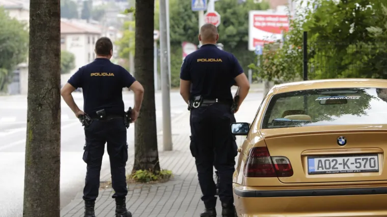 Zbog dječje pornografije uhićeno &scaron;est osoba u BiH: Prona&scaron;li računala, tablete, memorijske kartice...