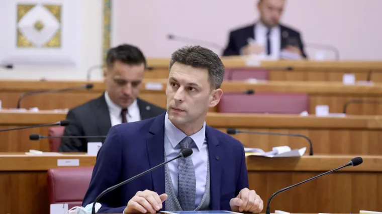 Petrov najavio da će Most pokrenuti opoziv ministra Ćorića: 'Nesposoban je. Sve to &scaron;to se događa je perverzno'