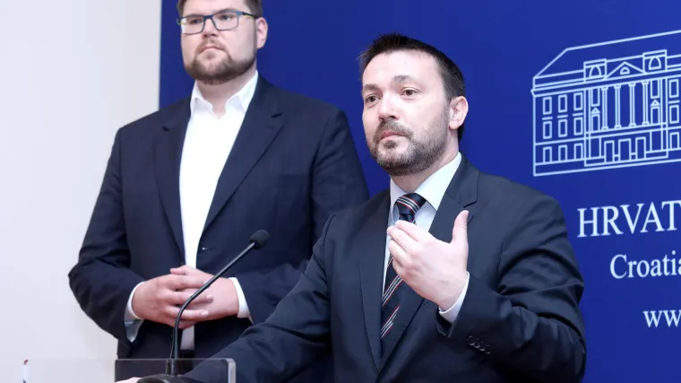 Grbin uzimao naknadu za odvojeni život, a živi sa suprugom, dok Bauk dobiva milijune jer tvrdi da je u Zagrebu privremeno