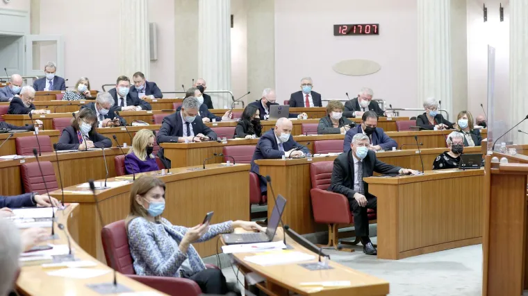 Objavljeno tko sve u Saboru prima naknadu za odvojeni život - lani im je isplaćeno čak 700 tisuća kuna