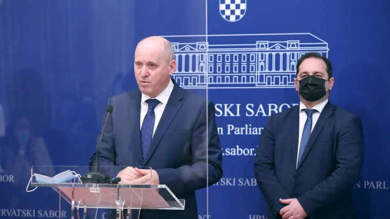 Bačić o povlasticama: 'Neki od zastupnika su iskoristili sve &scaron;to se iskoristiti moglo. Poput &scaron;efa SDP-a Grbina'