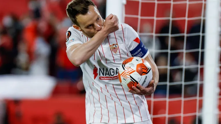 Sevilla na krilima Ivana Rakitića u uraganske tri minute ugasila sve nade hrabrom Dinamu