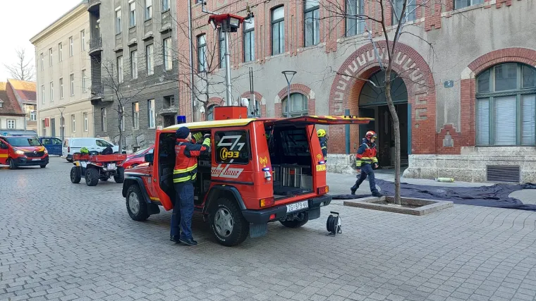FOTO Proveli smo jutro sa zagrebačkim vatrogascima koji dronovima u pje&scaron;ačkoj zoni vrebaju opasnosti od potresa
