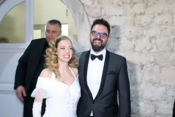 Sretno, mladenci! Petar i Hana okrunili ljubav brakom, blistali od sreće
