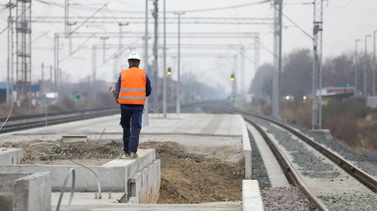 Ukrao vi&scaron;e od 170 vijaka sa željezničke pruge između stajali&scaron;ta Dobrovac i Kukunjevac. Policija traga za kradljivcem