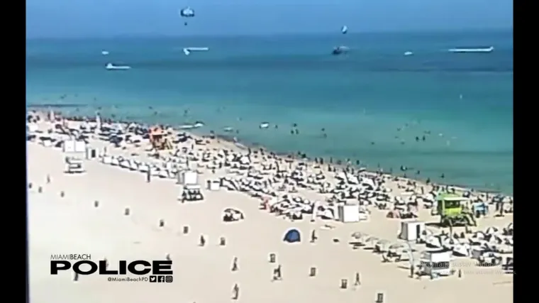 VIDEO Helikopter se sru&scaron;io u vodu ispred pune plaže turista: 'Postoje stvari koje nikada ne želite vidjeti, niti razgovarati o tome'