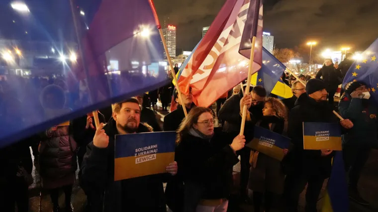 U Var&scaron;avi prosvjedi za Ukrajinu. Građani poručili: 'Ne dirajte Ukrajinu', 'Putina na sud'