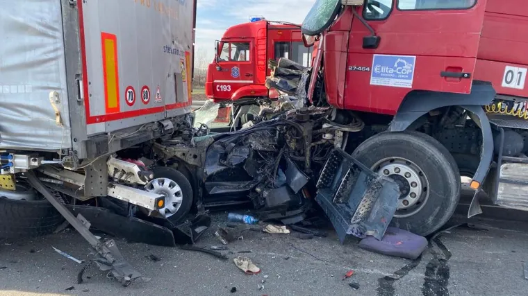 FOTO Stra&scaron;na nesreća u Srbiji, sudarilo se 30 do 50 vozila! Smrskani automobili su posvuda, ima mrtvih i ozlijeđenih