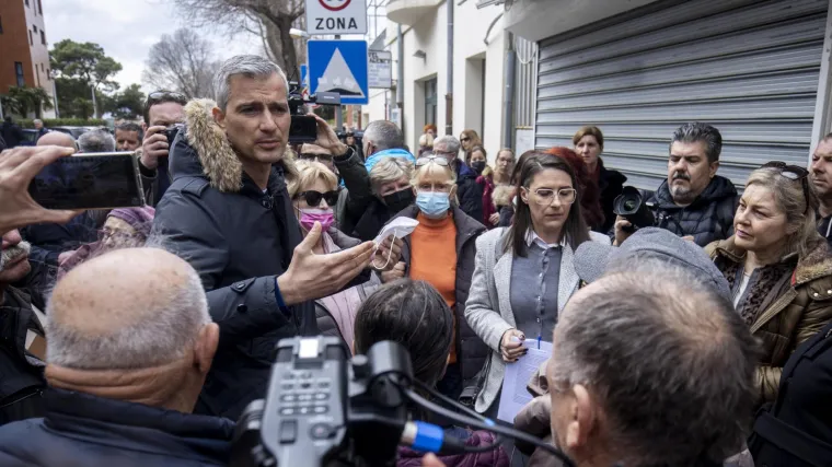 U Omi&scaron;u prosvjeduju zbog rasta cijena odvoza smeća: 'Mi ćemo ovdje popu*iti. Mi mali ljudi'