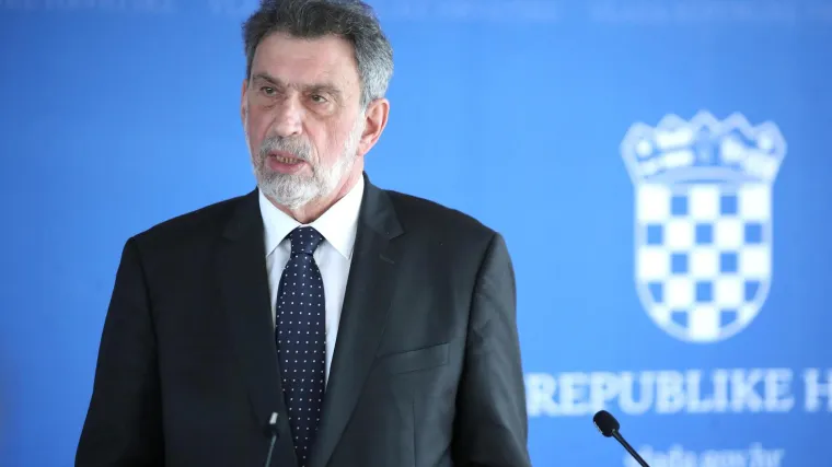 Ministar Fuchs objavio: 'Od sljedećeg tjedna nema vi&scaron;e maski na nastavi.' Cijepljenost će nekima ipak činiti razliku