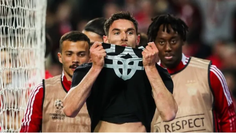 Kao da je predvidio: Ukrajinski napadač zabio gol pa poljubio majicu koju je nosio ispod dresa