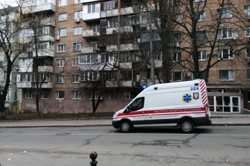 VIDEO Kijevom odzvanjaju detonacije, zavijaju i sirene vozila hitne pomoći. Ovako zvuče upozorenja o spuštanju u prizemlje