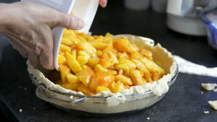 Kolač od rogača i jabuka odličan desert