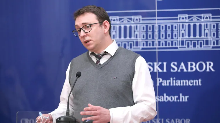 'Drage građanke i građani Srbije, Aleksandar Vučić vas je svrstao uz nasilnike'