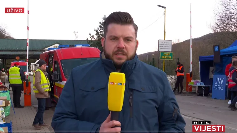 RTL-ov reporter javio se s granice Ukrajine i Slovačke: 'Pje&scaron;ake koji stižu u Slovačku dočekuje prijevoz, voze ih rodbini i prijateljima'