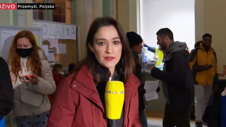 RTL-ova reporterka javila se iz Poljske: 'Žena i djeca čekaju u vlaku da dođu na toplo, vojska volontera pomaže izbjeglicama'