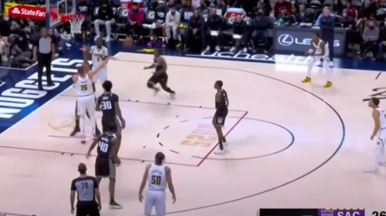 Pogledajte kako je Jokić bacao u trans publiku i suigrače briljantnim asistencijama, neke su čak bile i bez gledanja