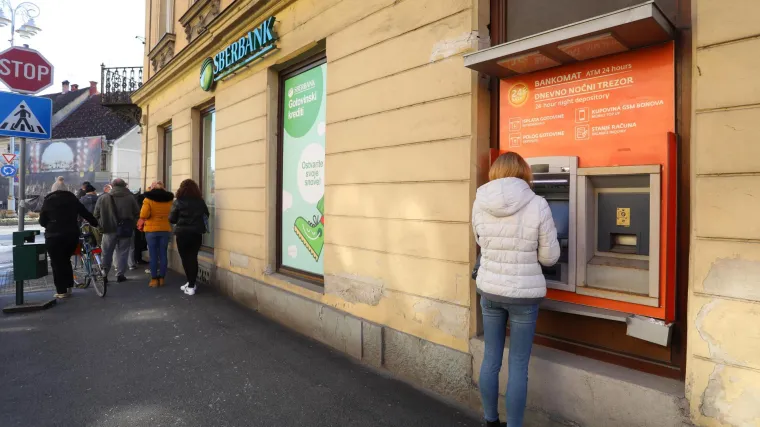 Viceguverner HNB-a pojasnio kako građani dnevno mogu do 7280 kuna iz Sberbanke: 'Do srijede će se sve normalizirati'