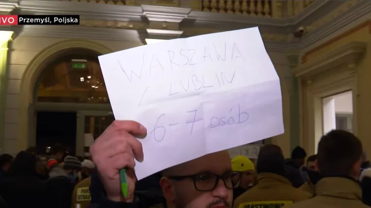 RTL-ov reporter u Poljskoj: 'Jedna gospođa poslala je poruku Putinu. Brojni su tu s natpisima koliko izbjeglica mogu povesti'