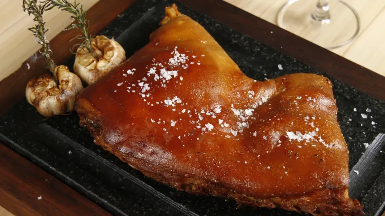 Ne treba vam ražanj, odojak možete savr&scaron;eno ispeći u pećnici. Slijedite ove korake