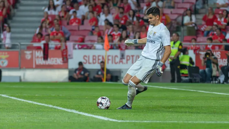 Ruski nogometa&scaron; proslavio pobjedu noseći ukrajinsku zastavu