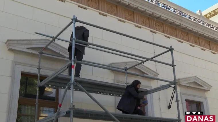 Pročelje riječkog kolodvora obnovile su žene kojima se i kamen savija: 'Ne boje se visine, ne boje se raditi'