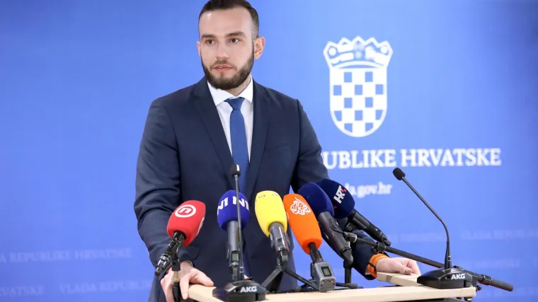 Na Facebooku se oglasio Josip Aladrović: 'Ponosan sam na posao koji sam radio u HZMO-u'