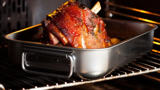 Ne treba vam ražanj, odojak možete savr&scaron;eno ispeći u pećnici. Slijedite ove korake