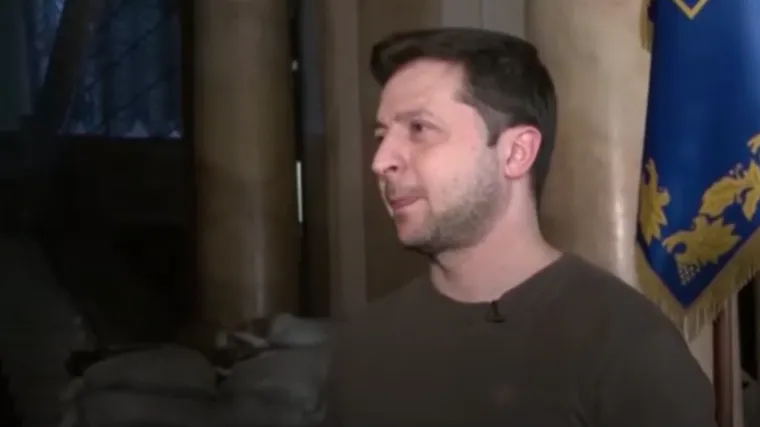 Ukrajinski predsjednik Zelenski suzbija suze i govori da nije vidio obitelj otkako je Rusija izvr&scaron;ila invaziju