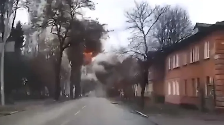 VIDEO Objavljena snimka padanja projektila na stambenu četvrt u Černihivu: Iz ru&scaron;evina izvukli 33 tijela