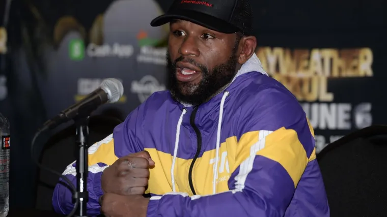 Internet zvijezda osuo paljbu po izuzetno bogatom Mayweatheru: "On nema novca!'