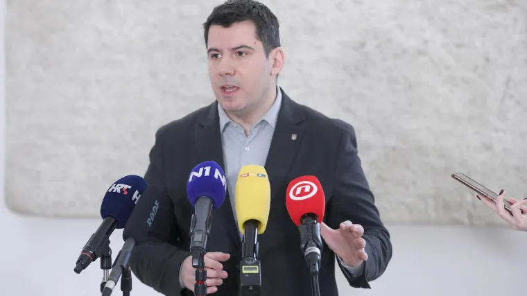 Grmoja: 'Ne&scaron;to ne &scaron;tima. Odbili smo preuzeti zapisnik, nedostaje 10.000 potpisa'