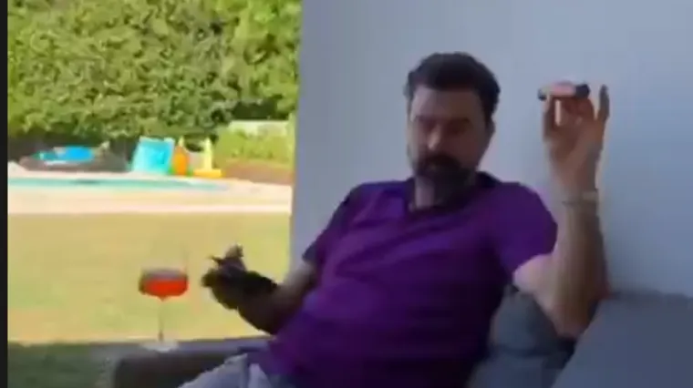 Pogledajte kako se Ibrahimović u uglednom dru&scaron;tvu opu&scaron;ta uz narodnjačke hitove